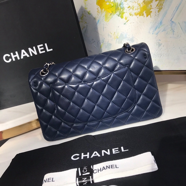 シャネルバッグレプリカ背面デザイン